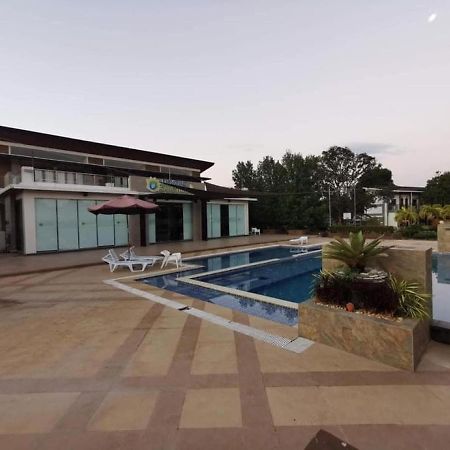 Floating Sanctuary Resort Powered By Cocotel Bulacan Exterior foto