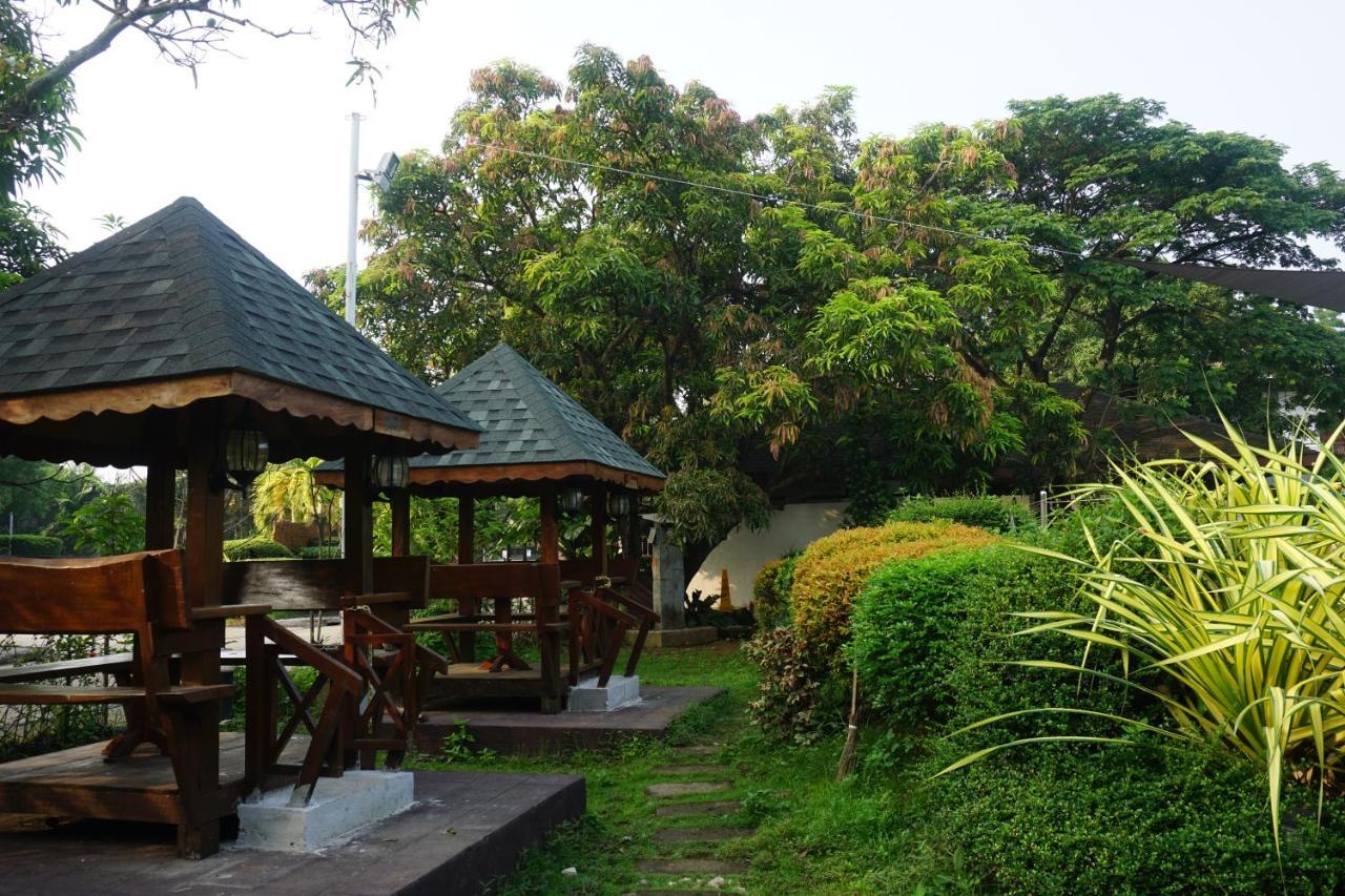 Floating Sanctuary Resort Powered By Cocotel Bulacan Exterior foto