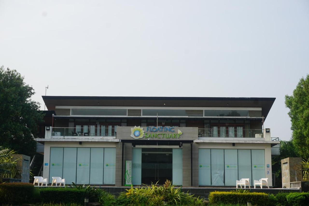 Floating Sanctuary Resort Powered By Cocotel Bulacan Exterior foto