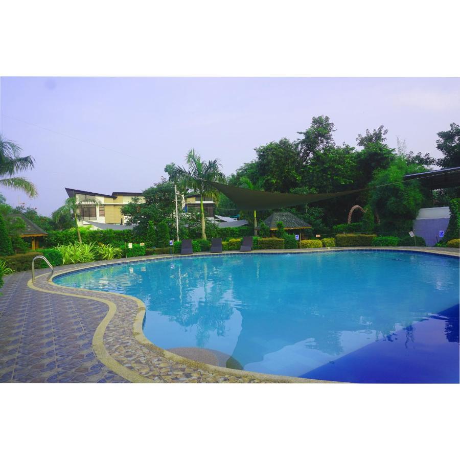 Floating Sanctuary Resort Powered By Cocotel Bulacan Exterior foto